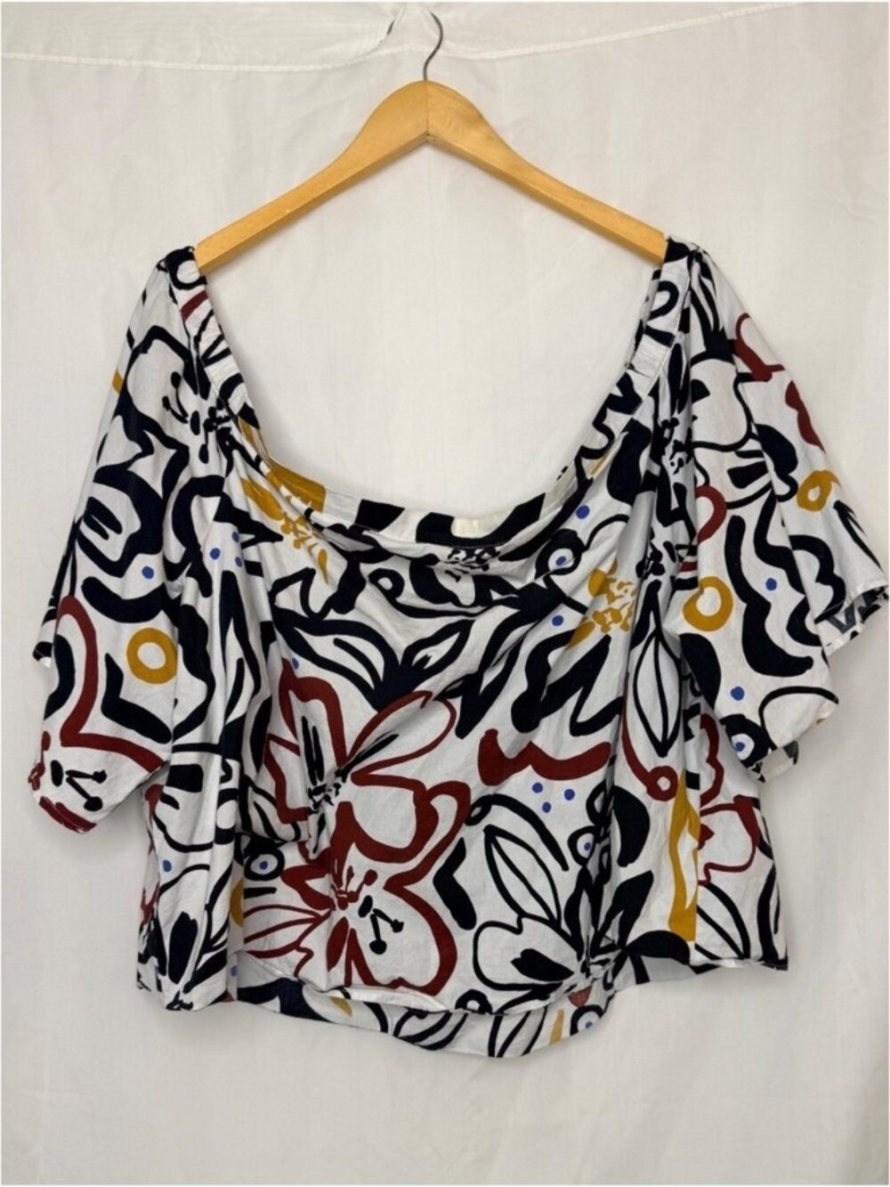 ELOQUII Abstract Floral Off Shoulder Crop Top 28